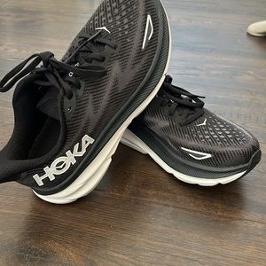 Hoka Clifton 9 black and white size 7.5